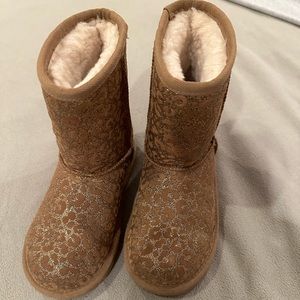 Kids Size 1 leopard print Uggs excellent condition